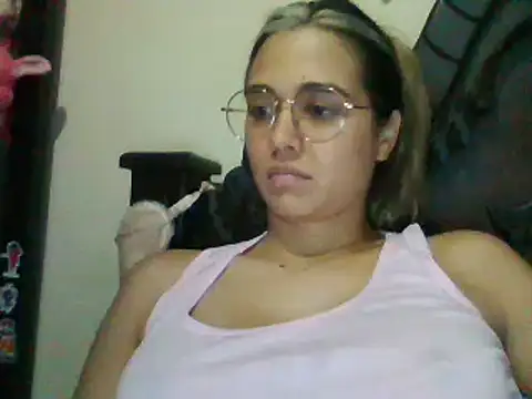 Snapshot of trianabell chatting on 02/11/25, 12:49 trianabell online show from 02/11/25, 12:49