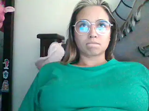 Snapshot of trianabell chatting on 02/11/25, 07:48 trianabell online show from 02/11/25, 07:48