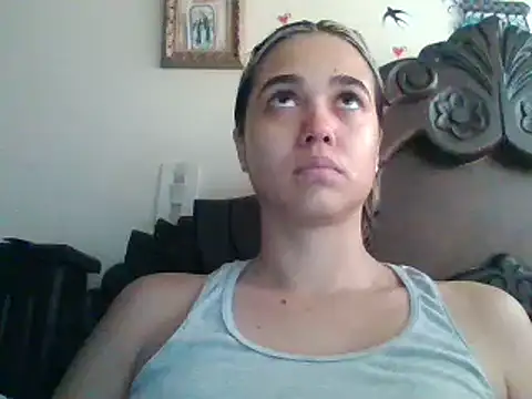 Snapshot of trianabell chatting on 02/16/25, 04:42 trianabell online show from 02/16/25, 04:42