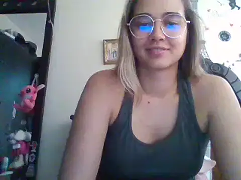 Snapshot of trianabell chatting on 02/25/25, 07:25 trianabell online show from 02/25/25, 07:25