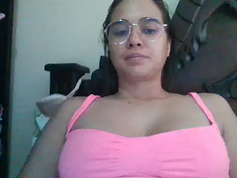 Snapshot of trianabell chatting on 02/26/25, 05:39 trianabell online show from 02/26/25, 05:39
