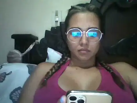 Snapshot of trianabell chatting on 03/04/25, 03:00 trianabell online show from 03/04/25, 03:00