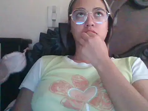 Snapshot of trianabell chatting on 03/09/25, 03:49 trianabell online show from 03/09/25, 03:49