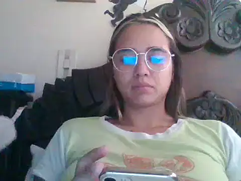 Snapshot of trianabell chatting on 03/10/25, 04:57 trianabell online show from 03/10/25, 04:57