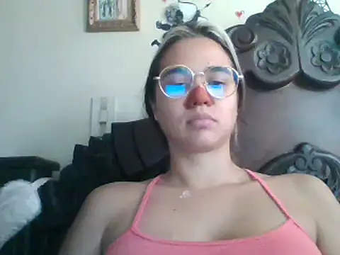 Snapshot of trianabell chatting on 03/16/25, 04:56 trianabell online show from 03/16/25, 04:56