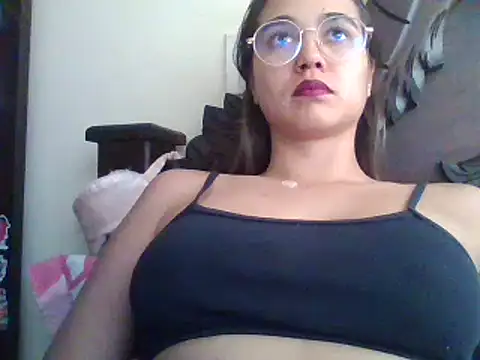 Snapshot of trianabell chatting on 03/21/25, 07:46 trianabell online show from 03/21/25, 07:46