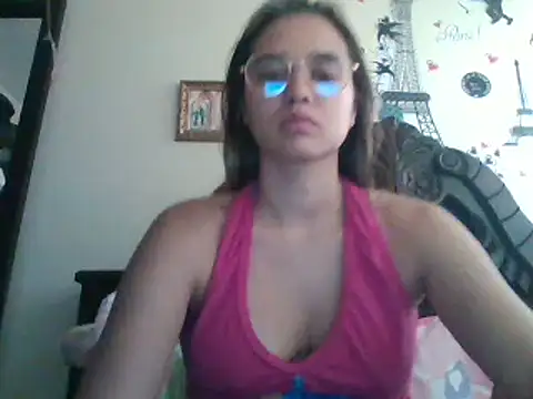 Snapshot of trianabell chatting on 03/22/25, 03:53 trianabell online show from 03/22/25, 03:53