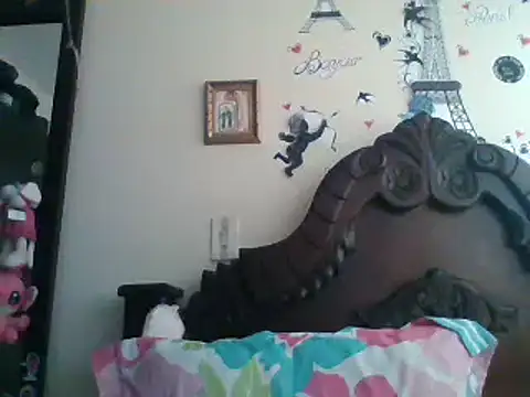 Snapshot of trianabell chatting on 03/22/25, 07:09 trianabell online show from 03/22/25, 07:09
