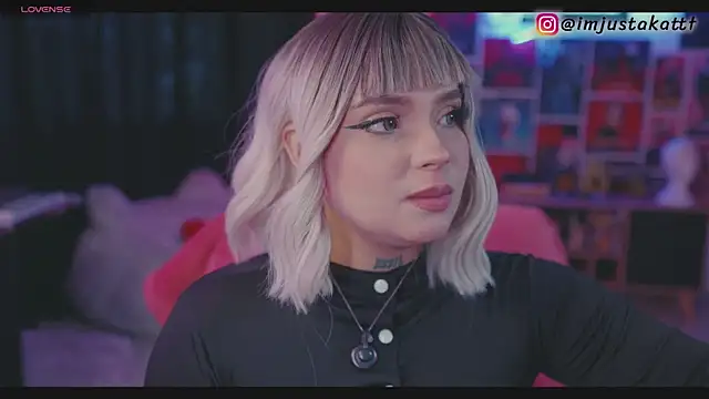 sensualkattt online show from 06/01/26, 01:35