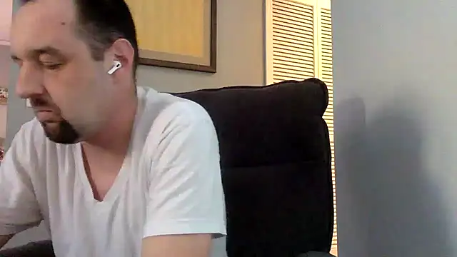 Snapshot of Kink_Master_Daddy chatting on 04/01/26, 12:00 Kink Master Daddy online show from 04/01/26, 12:00
