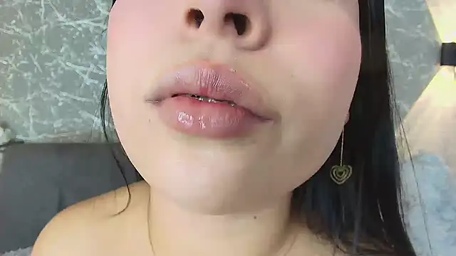 mia roux13 online show from 02/02/25, 10:06