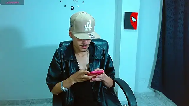 Snapshot of Bastiaan_28 chatting on 09/19/25, 02:02 Bastiaan 28 online show from 09/19/25, 02:02