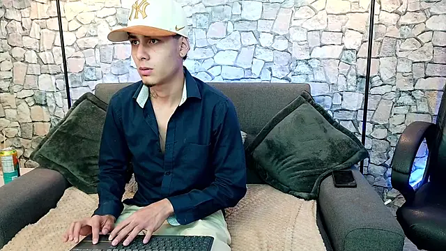 Bastiaan 28 online show from 11/21/25, 04:33