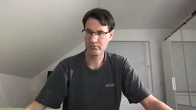 Snapshot of zxzx_cam1 chatting on 10/18/25, 09:15 zxzx cam1 online show from 10/18/25, 09:15