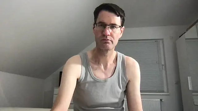 Snapshot of zxzx_cam1 chatting on 12/02/25, 06:25 zxzx cam1 online show from 12/02/25, 06:25