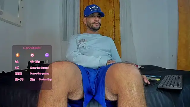 Snapshot of estiben_05 chatting on 04/15/26, 03:30 estiben 05 online show from 04/15/26, 03:30