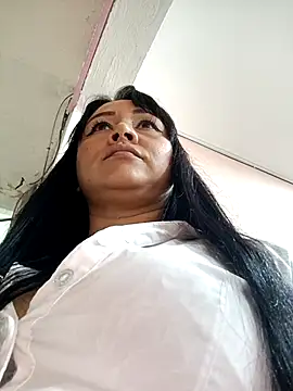 Snapshot of alondraabrown chatting on 11/13/25, 12:53 alondraabrown online show from 11/13/25, 12:53