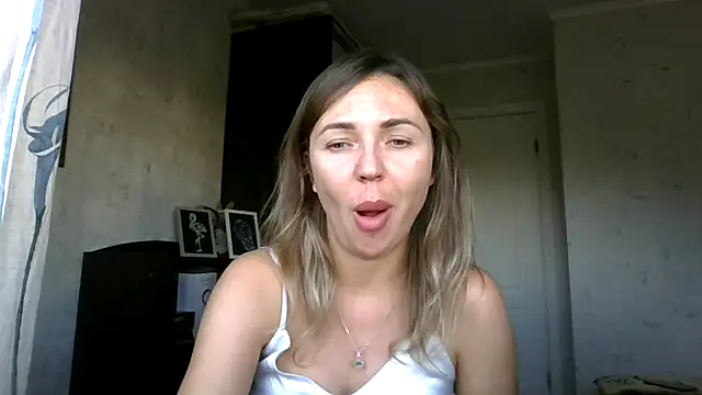 Snapshot of AngelinaLove28 chatting on 09/26/25, 06:50 AngelinaLove28 online show from 09/26/25, 06:50