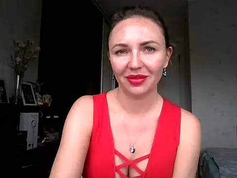 Snapshot of AngelinaLove28 chatting on 10/11/25, 08:13 AngelinaLove28 online show from 10/11/25, 08:13