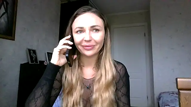 Snapshot of AngelinaLove28 chatting on 10/24/25, 06:10 AngelinaLove28 online show from 10/24/25, 06:10