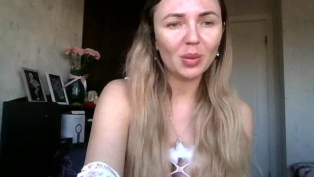 Snapshot of AngelinaLove28 chatting on 11/02/25, 07:22 AngelinaLove28 online show from 11/02/25, 07:22