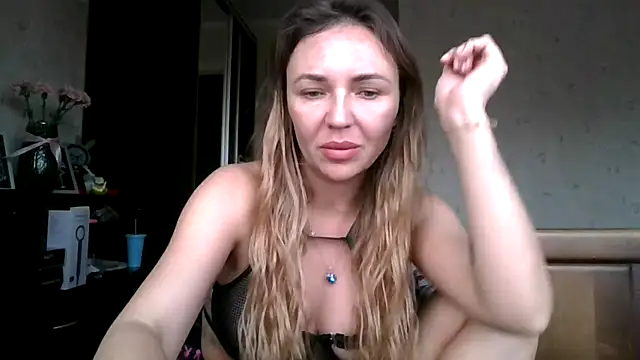 Snapshot of AngelinaLove28 chatting on 11/03/25, 07:42 AngelinaLove28 online show from 11/03/25, 07:42