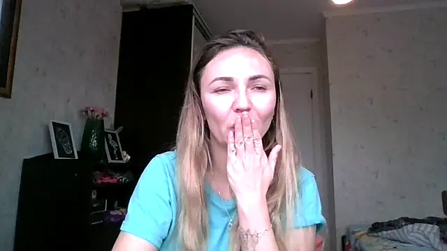 Snapshot of AngelinaLove28 chatting on 11/10/25, 07:18 AngelinaLove28 online show from 11/10/25, 07:18