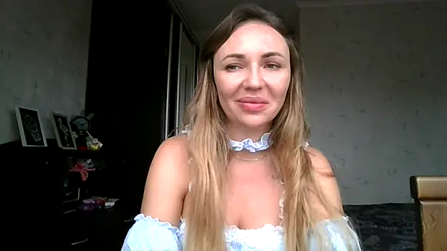 Snapshot of AngelinaLove28 chatting on 11/11/25, 07:30 AngelinaLove28 online show from 11/11/25, 07:30