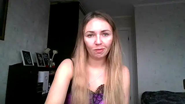 Snapshot of AngelinaLove28 chatting on 11/22/25, 06:56 AngelinaLove28 online show from 11/22/25, 06:56