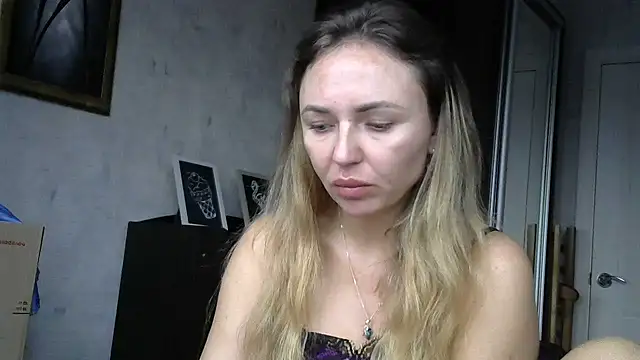 Snapshot of AngelinaLove28 chatting on 11/23/25, 08:03 AngelinaLove28 online show from 11/23/25, 08:03