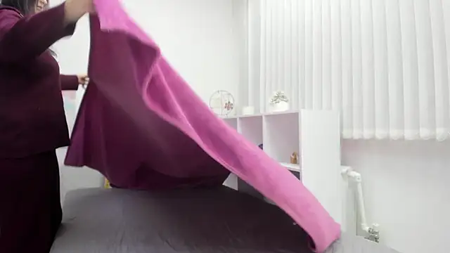 Pretty anniee online show from 10/27/25, 01:31