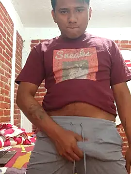 Snapshot of Cris_ale1218 chatting on 11/05/25, 05:07 Cris ale1218 online show from 11/05/25, 05:07