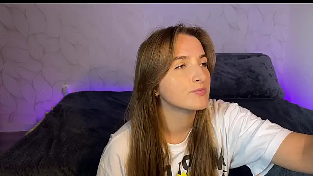 Snapshot of Vibe_to_night chatting on 10/09/25, 10:57 Vibe to night online show from 10/09/25, 10:57