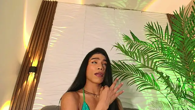 Snapshot of kimberly_Gonzalez1 chatting on 11/15/25, 03:48 kimberly Gonzalez1 online show from 11/15/25, 03:48