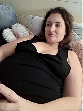 Snapshot of MilfyMrsRobinson chatting on 02/17/25, 03:42 MilfyMrsRobinson online show from 02/17/25, 03:42
