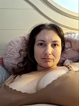 Snapshot of MilfyMrsRobinson chatting on 02/26/25, 01:32 MilfyMrsRobinson online show from 02/26/25, 01:32