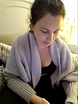 Snapshot of MilfyMrsRobinson chatting on 03/04/25, 12:50 MilfyMrsRobinson online show from 03/04/25, 12:50