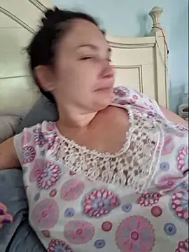 Snapshot of MilfyMrsRobinson chatting on 03/09/25, 01:59 MilfyMrsRobinson online show from 03/09/25, 01:59