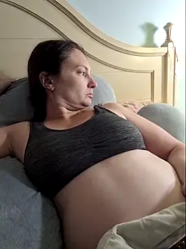 Snapshot of MilfyMrsRobinson chatting on 03/19/25, 12:15 MilfyMrsRobinson online show from 03/19/25, 12:15