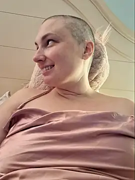 MilfyMrsRobinson online show from 05/03/26, 12:16
