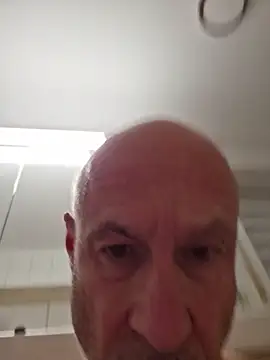 Snapshot of andikali9999 chatting on 12/15/25, 03:27 andikali9999 online show from 12/15/25, 03:27