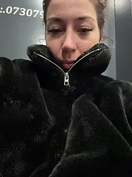 Snapshot of KimArts chatting on 11/06/25, 05:14 KimArts online show from 11/06/25, 05:14