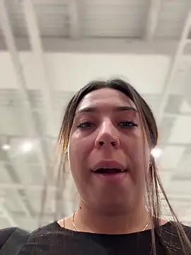 Snapshot of KimArts chatting on 12/01/25, 06:57 KimArts online show from 12/01/25, 06:57