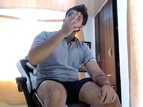 Snapshot of aronmiller404 chatting on 05/02/26, 12:54 aronmiller404 online show from 05/02/26, 12:54