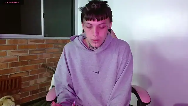 charlotbelucci  online show from 11/13/25, 09:19