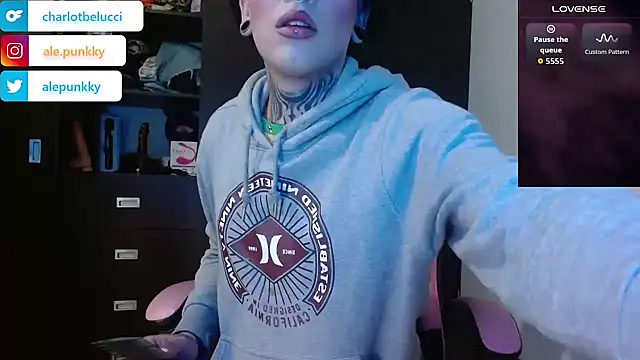 charlotbelucci  online show from 12/03/25, 08:45