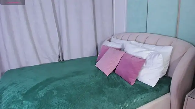 Love is Lola online show from 12/24/24, 01:16