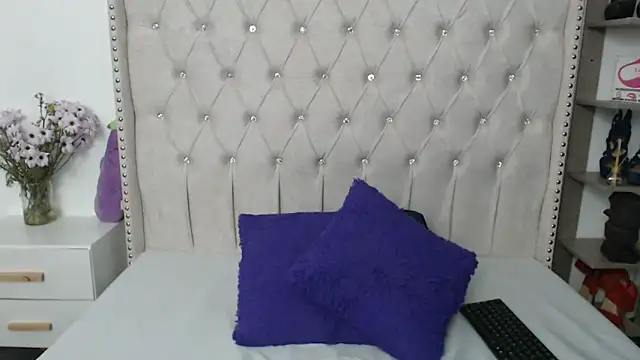 Abril Squirt online show from 12/11/24, 08:47