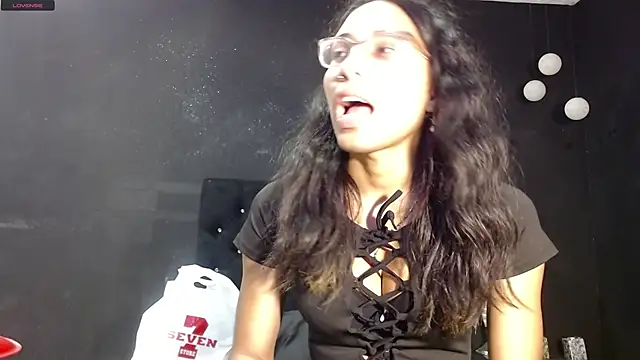 Snapshot of EmilyGomezLS chatting on 02/09/25, 11:25 EmilyGomezLS online show from 02/09/25, 11:25