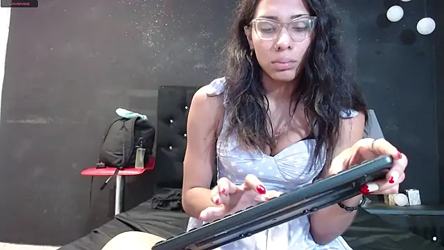 Snapshot of EmilyGomezLS chatting on 03/12/25, 11:20 EmilyGomezLS online show from 03/12/25, 11:20